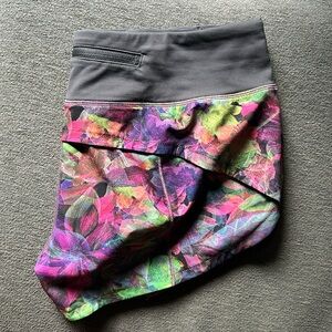 lululemon athletica speed up shorts MINT condition size 4
